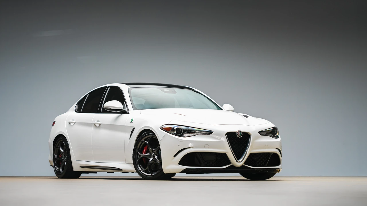 2017 Alfa Romeo Giulia Quadrifoglio - Image 18 of 31