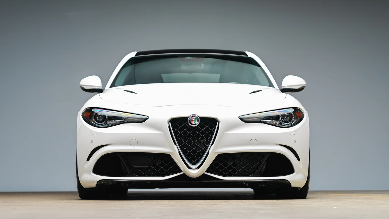 2017 Alfa Romeo Giulia Quadrifoglio - Image 19 of 31