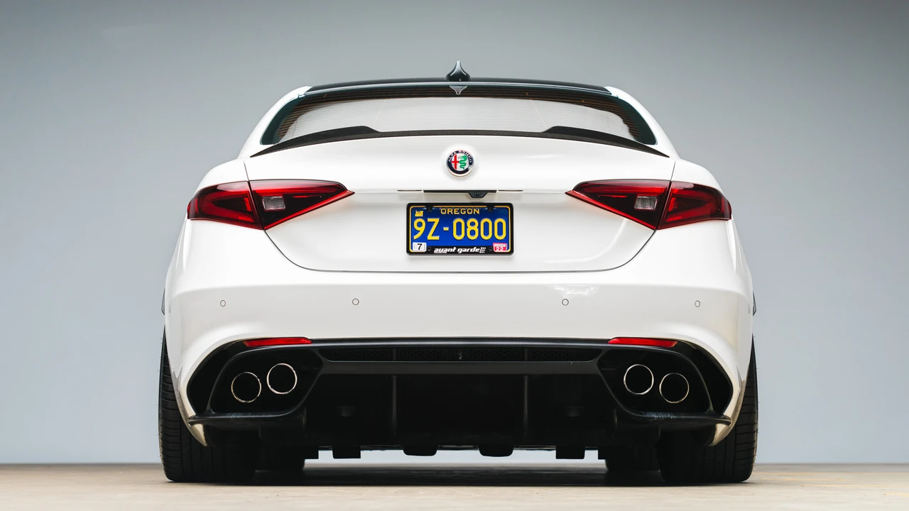 2017 Alfa Romeo Giulia Quadrifoglio - Image 20 of 31