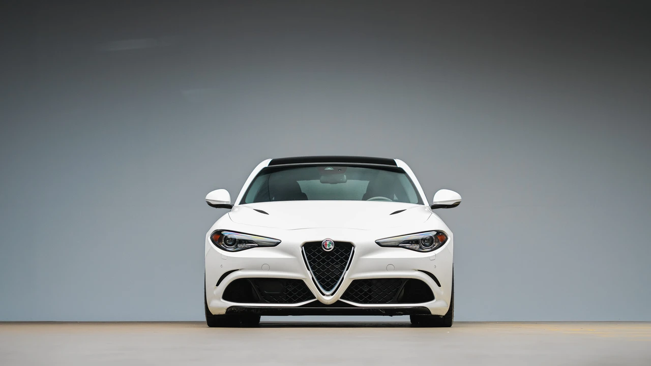 2017 Alfa Romeo Giulia Quadrifoglio - Image 21 of 31