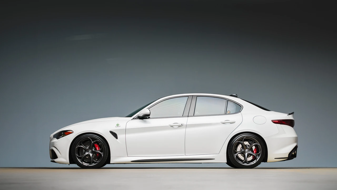 2017 Alfa Romeo Giulia Quadrifoglio - Image 23 of 31