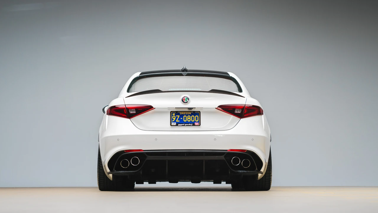 2017 Alfa Romeo Giulia Quadrifoglio - Image 25 of 31