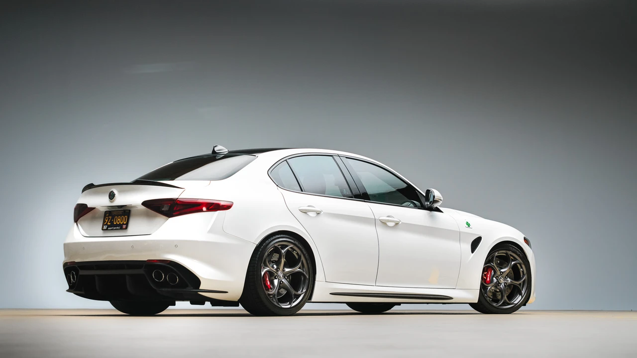 2017 Alfa Romeo Giulia Quadrifoglio - Image 26 of 31