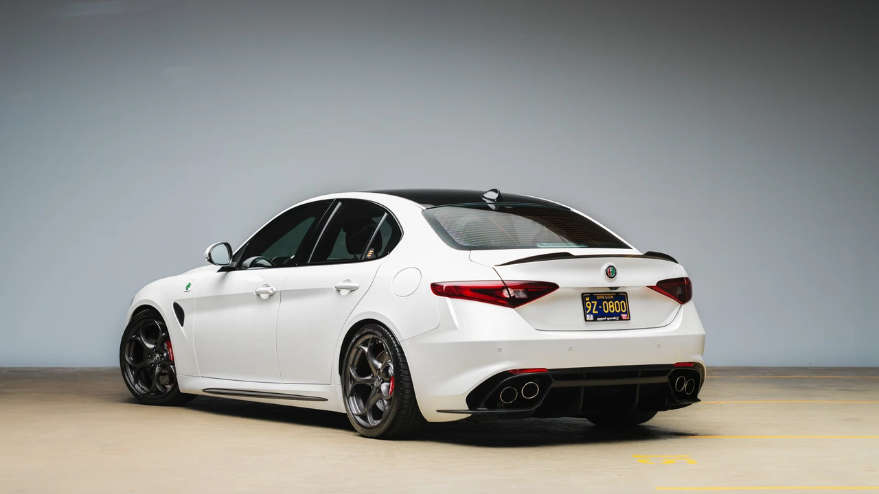 2017 Alfa Romeo Giulia Quadrifoglio - Image 29 of 31