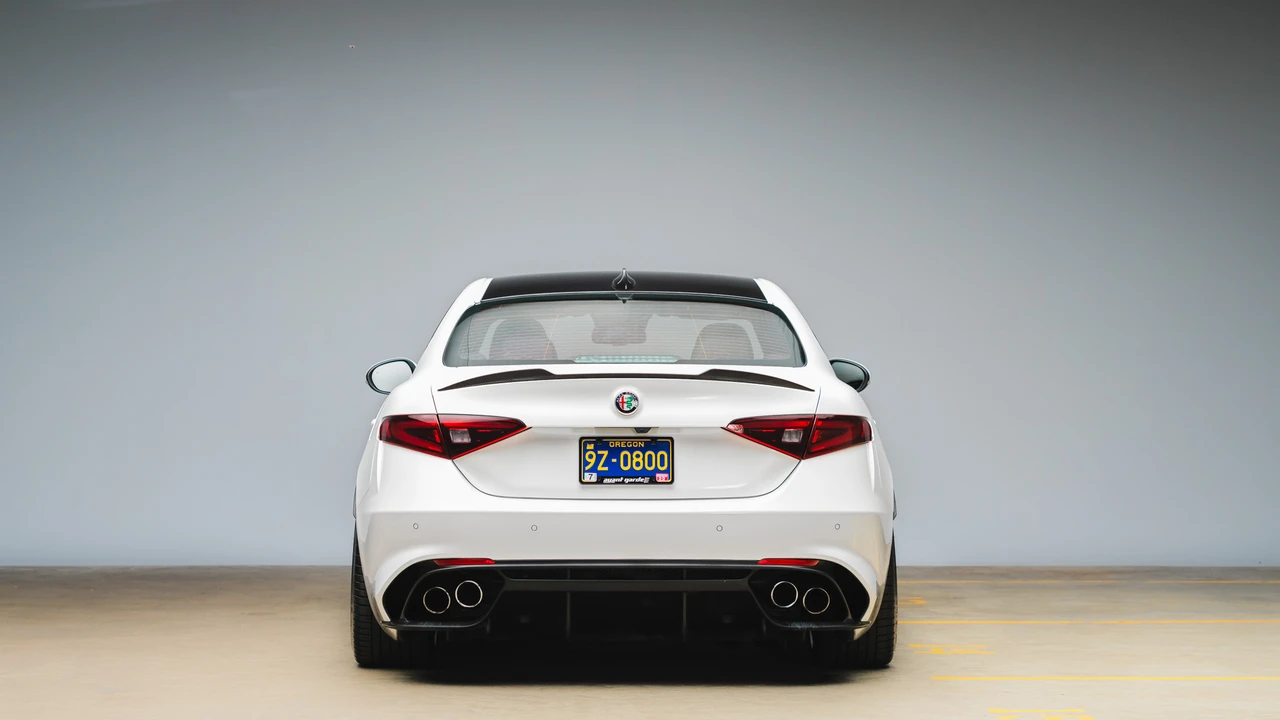 2017 Alfa Romeo Giulia Quadrifoglio - Image 30 of 31
