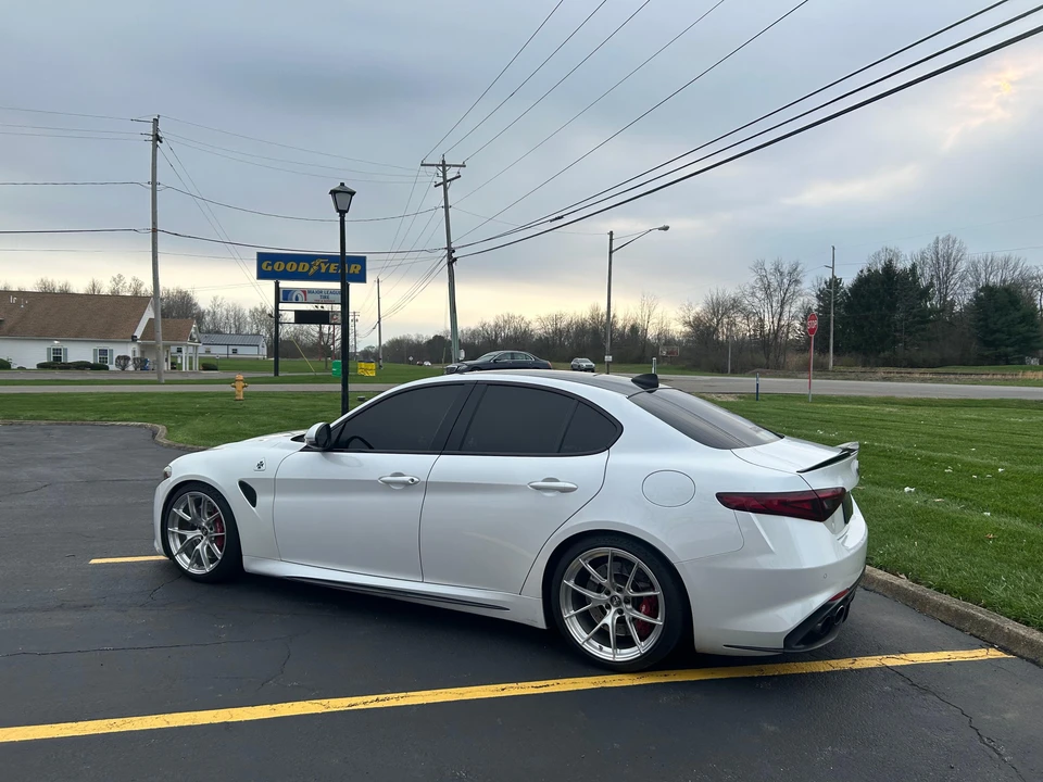 2017 Alfa Romeo Giulia Quadrifoglio - Image 12 of 31