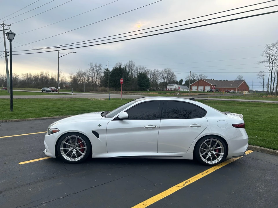 2017 Alfa Romeo Giulia Quadrifoglio - Image 11 of 31