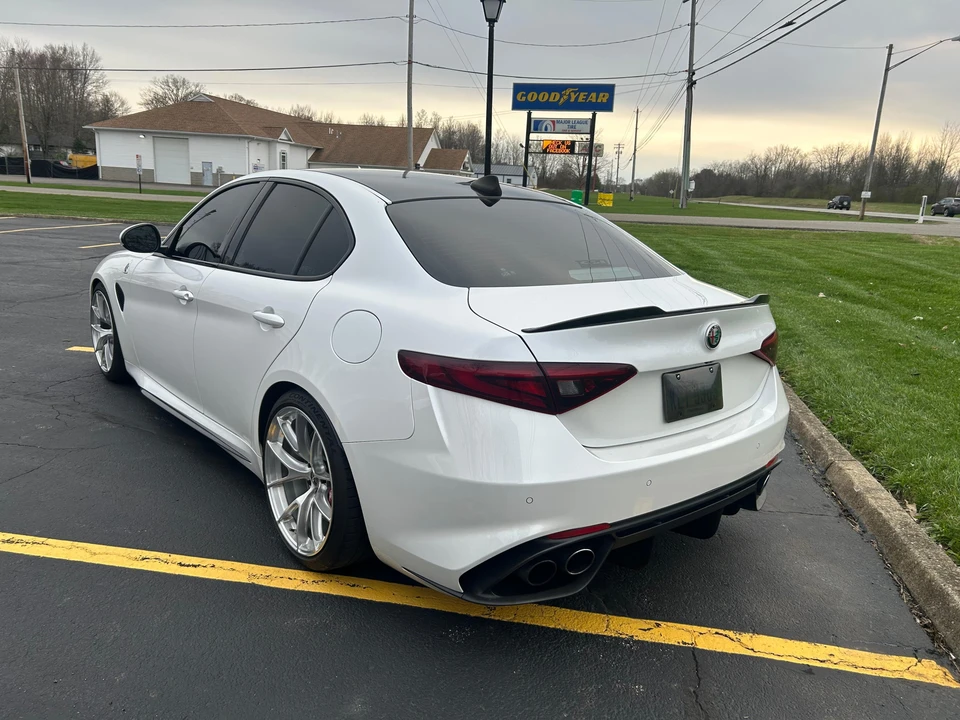 2017 Alfa Romeo Giulia Quadrifoglio - Image 13 of 31