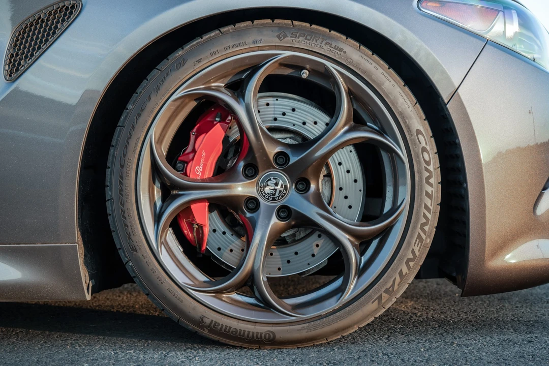 2017 Alfa Romeo Giulia Quadrifoglio - Image 27 of 31