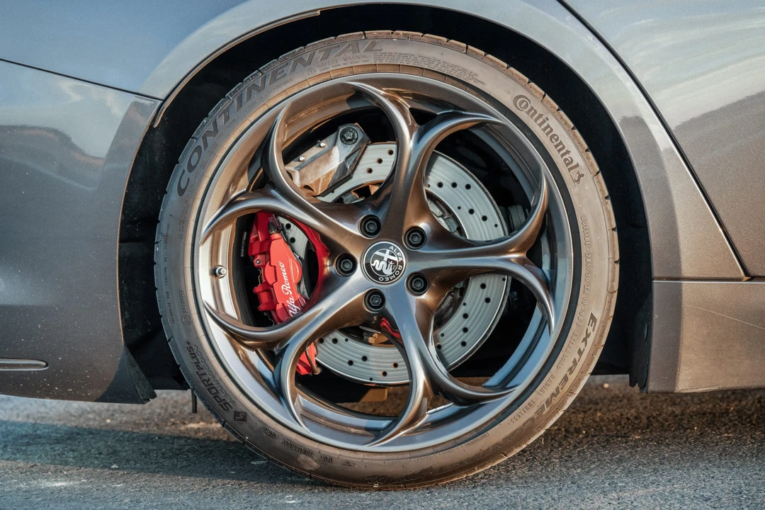 2017 Alfa Romeo Giulia Quadrifoglio - Image 28 of 31
