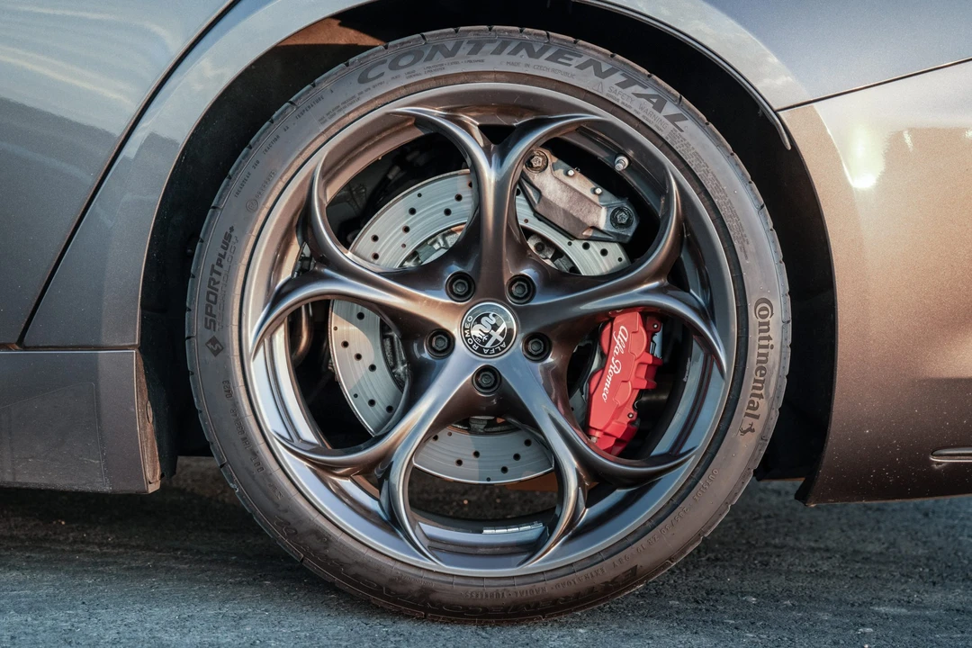 2017 Alfa Romeo Giulia Quadrifoglio - Image 29 of 31