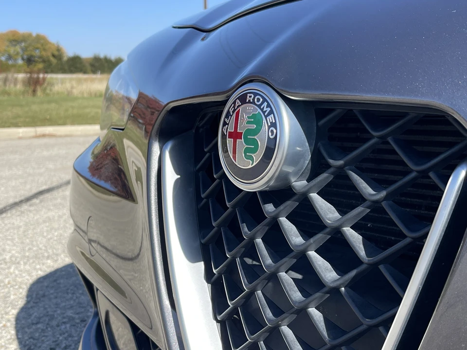 2017 Alfa Romeo Giulia Quadrifoglio - Image 28 of 31