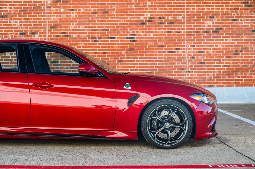 2017 Alfa Romeo Giulia Quadrifoglio - Image 19 of 31
