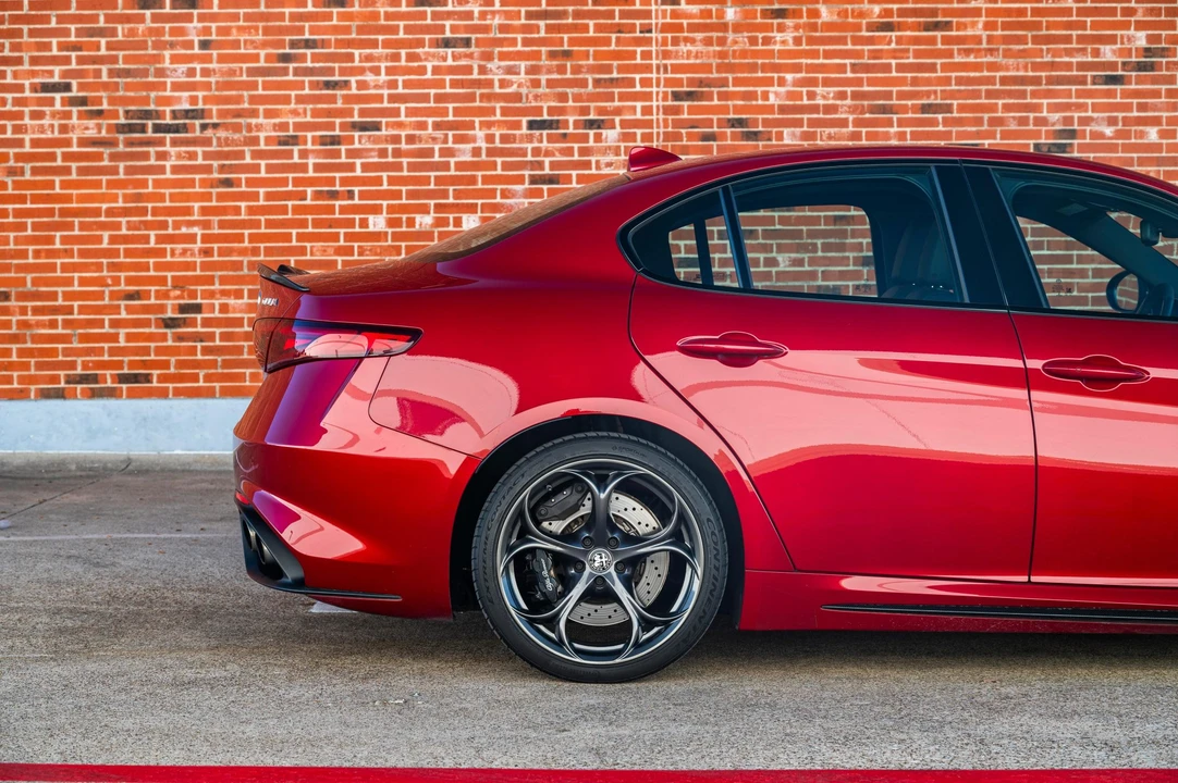 2017 Alfa Romeo Giulia Quadrifoglio - Image 20 of 31