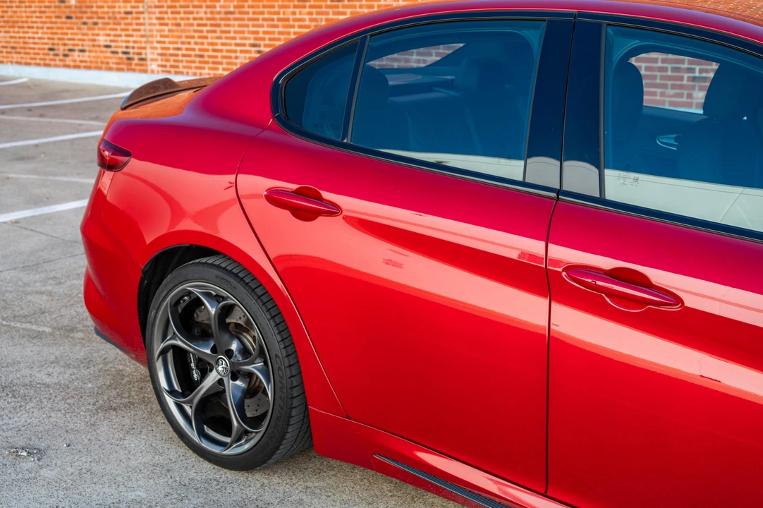 2017 Alfa Romeo Giulia Quadrifoglio - Image 28 of 31
