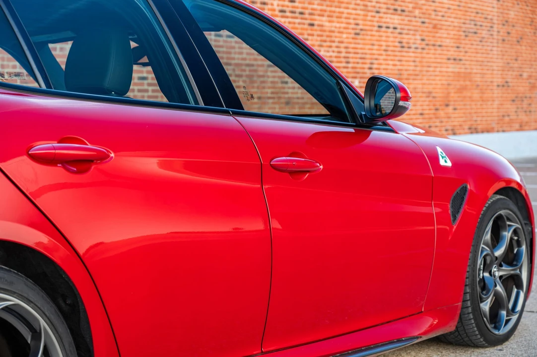 2017 Alfa Romeo Giulia Quadrifoglio - Image 27 of 31