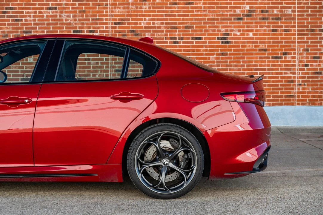 2017 Alfa Romeo Giulia Quadrifoglio - Image 18 of 31
