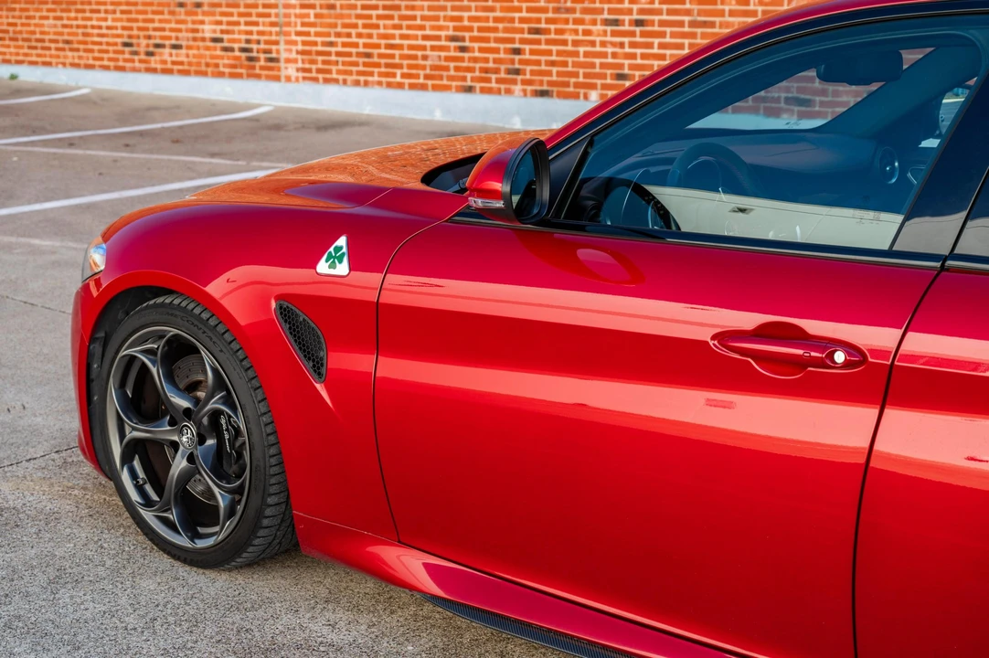 2017 Alfa Romeo Giulia Quadrifoglio - Image 23 of 31