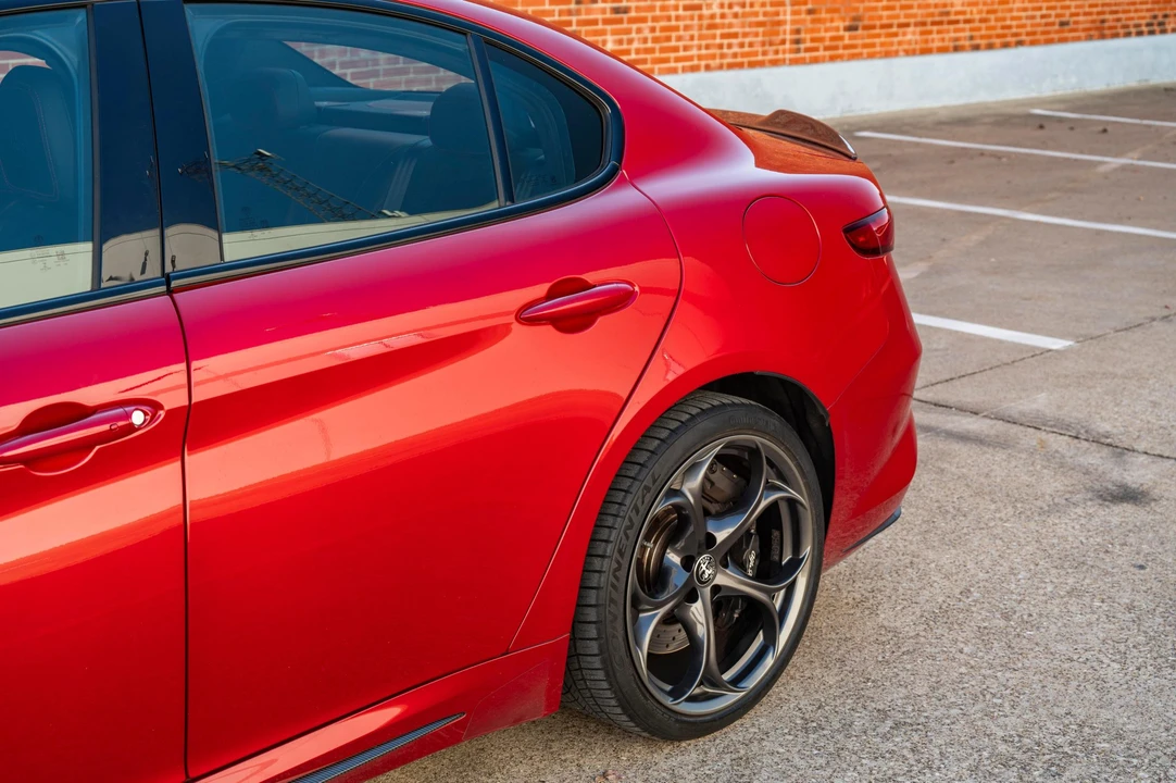 2017 Alfa Romeo Giulia Quadrifoglio - Image 25 of 31