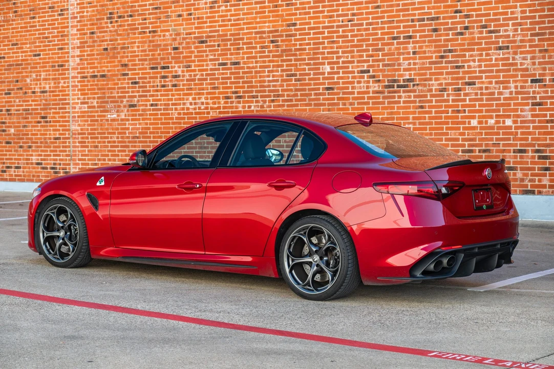 2017 Alfa Romeo Giulia Quadrifoglio - Image 15 of 31