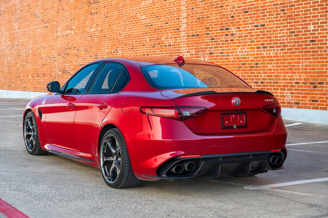 2017 Alfa Romeo Giulia Quadrifoglio - Image 13 of 31