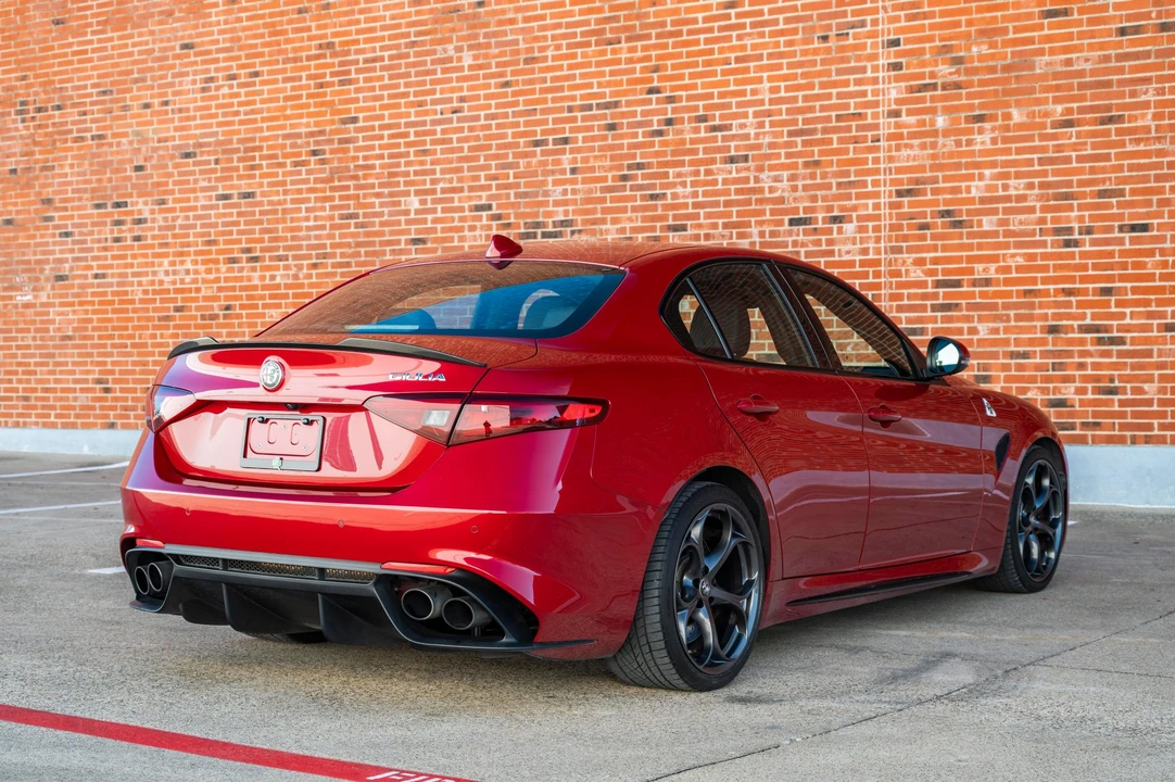2017 Alfa Romeo Giulia Quadrifoglio - Image 11 of 31