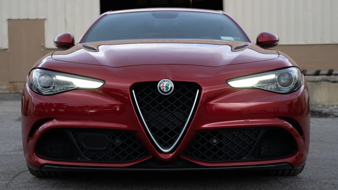 2017 Alfa Romeo Giulia Quadrifoglio - Image 29 of 31
