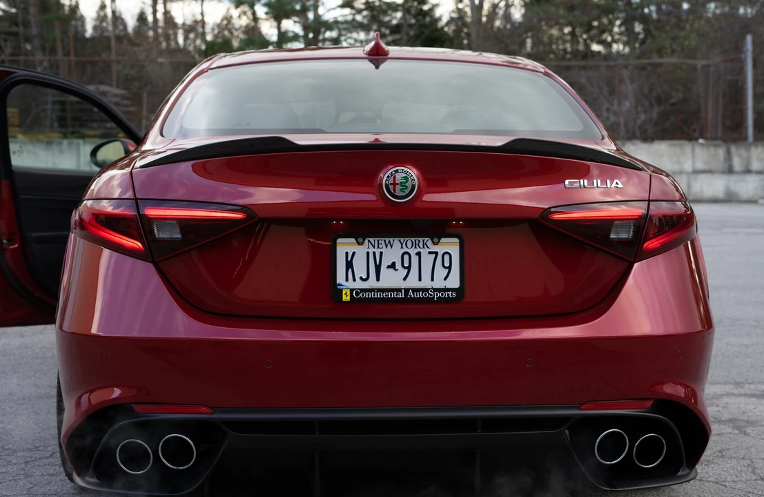 2017 Alfa Romeo Giulia Quadrifoglio - Image 19 of 31