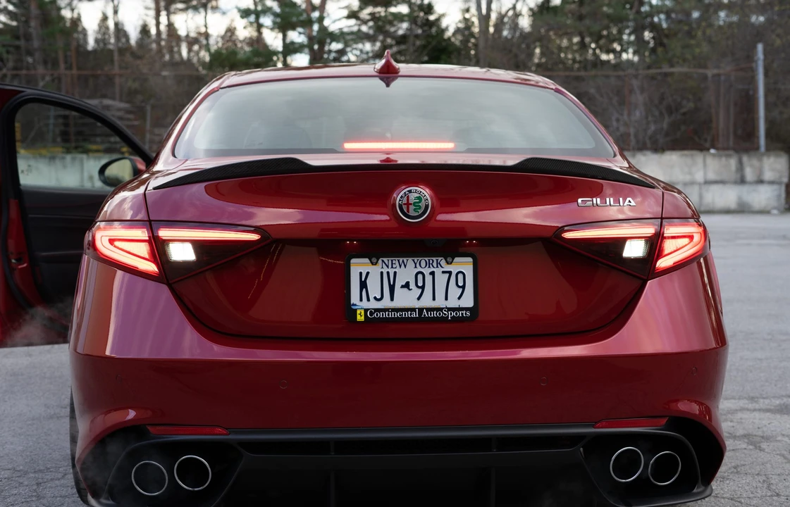 2017 Alfa Romeo Giulia Quadrifoglio - Image 15 of 31