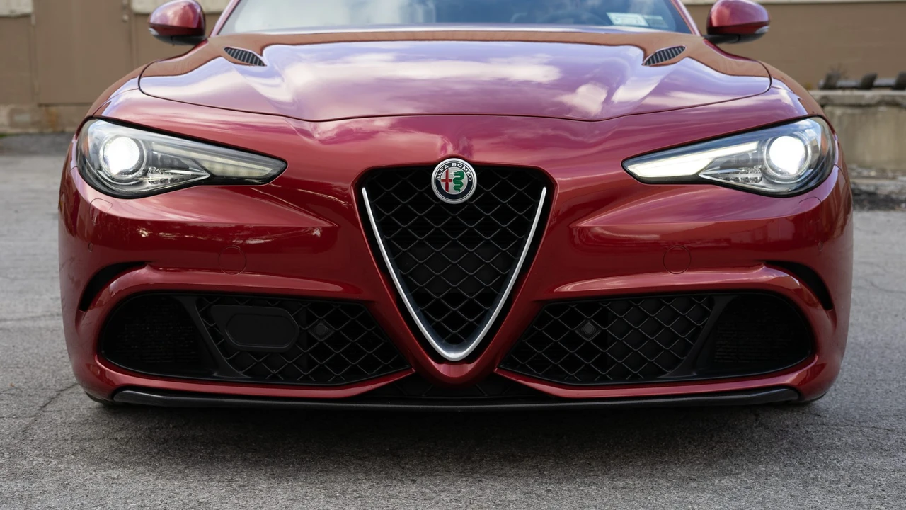 2017 Alfa Romeo Giulia Quadrifoglio - Image 26 of 31