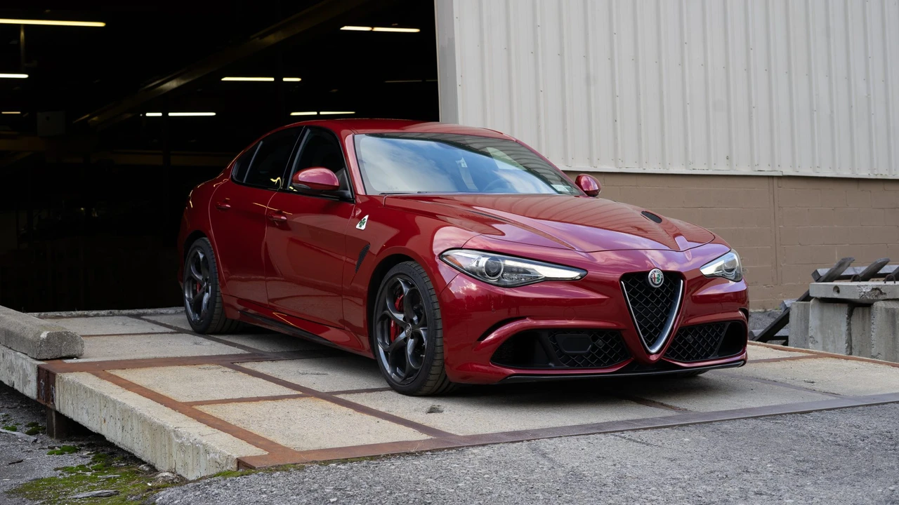 2017 Alfa Romeo Giulia Quadrifoglio - Image 6 of 31