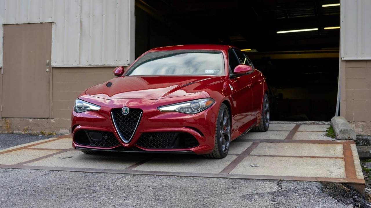 2017 Alfa Romeo Giulia Quadrifoglio - Image 7 of 31