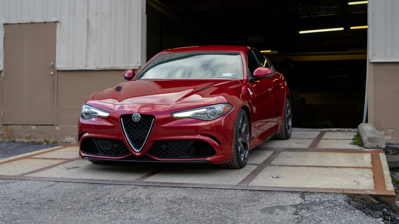 2017 Alfa Romeo Giulia Quadrifoglio - Image 8 of 31