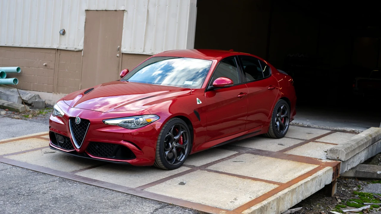 2017 Alfa Romeo Giulia Quadrifoglio - Image 9 of 31