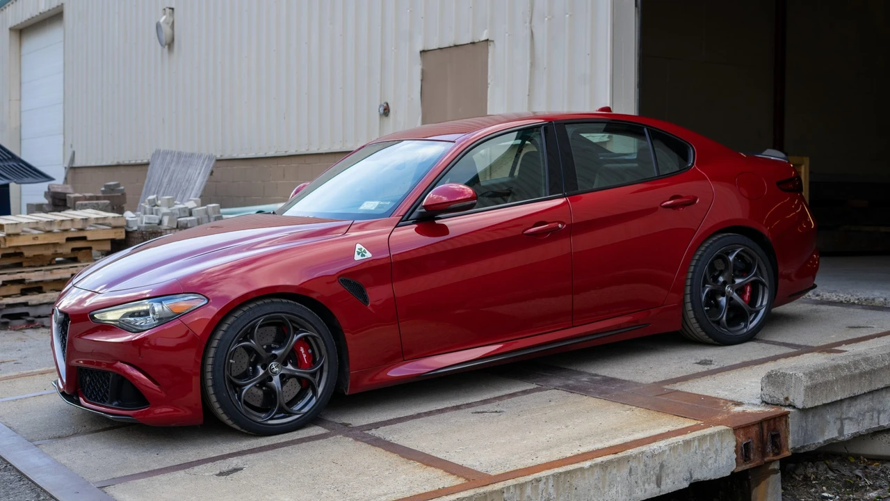2017 Alfa Romeo Giulia Quadrifoglio - Image 12 of 31