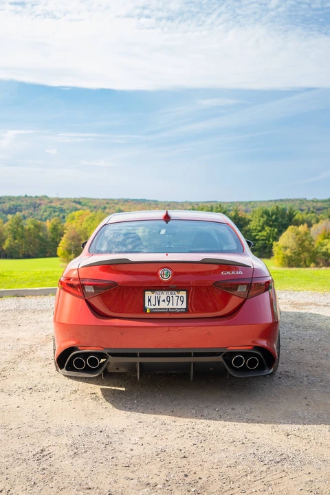 2017 Alfa Romeo Giulia Quadrifoglio - Image 16 of 31