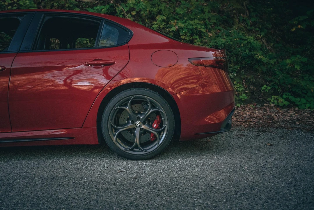 2017 Alfa Romeo Giulia Quadrifoglio - Image 23 of 31