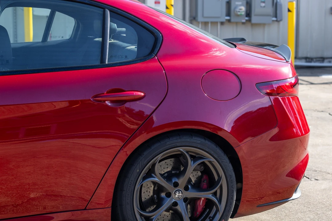 2017 Alfa Romeo Giulia Quadrifoglio - Image 14 of 31