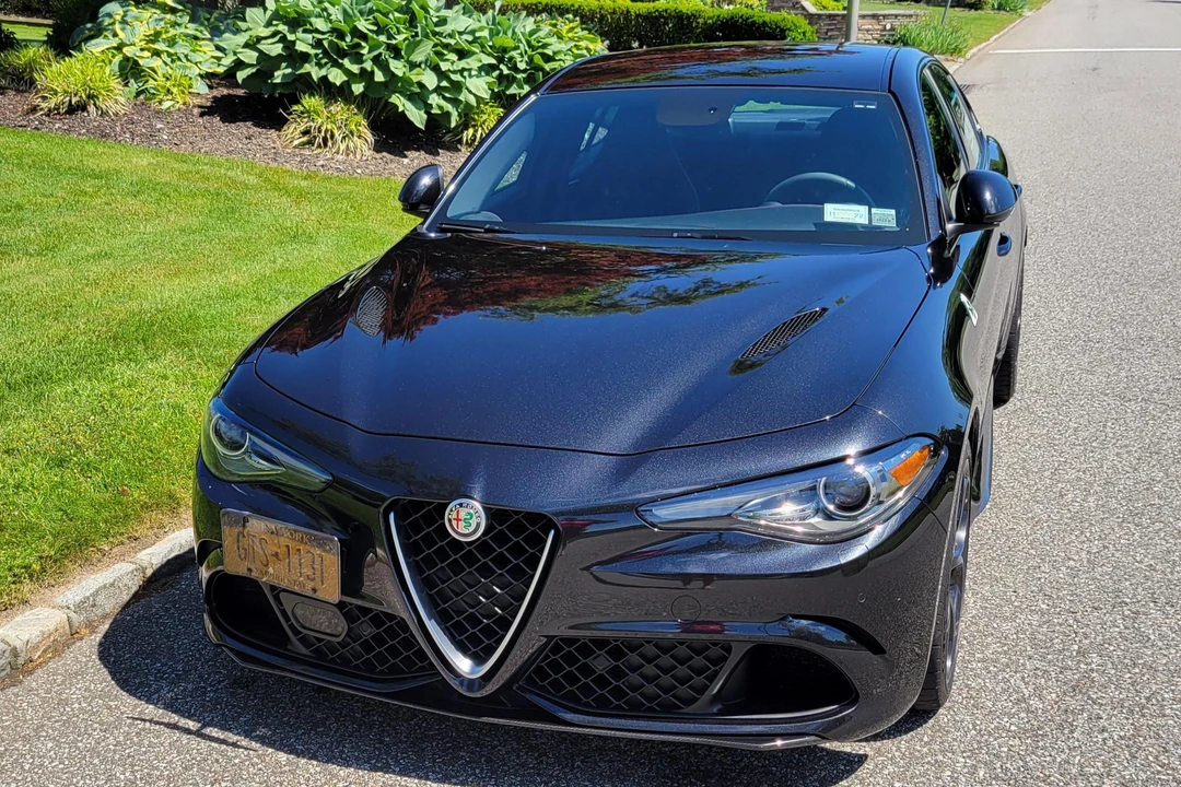 2017 Alfa Romeo Giulia Quadrifoglio - Image 2 of 31