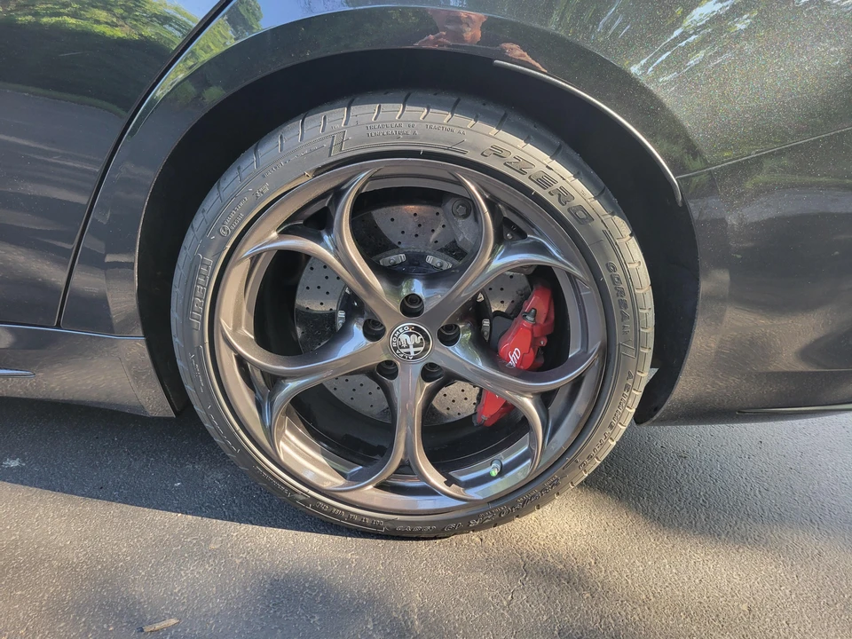 2017 Alfa Romeo Giulia Quadrifoglio - Image 29 of 31