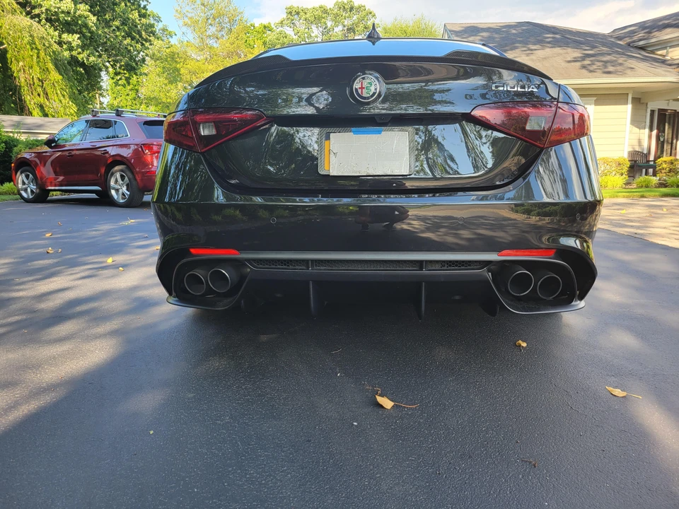 2017 Alfa Romeo Giulia Quadrifoglio - Image 11 of 31