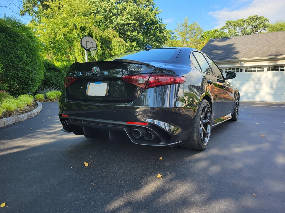 2017 Alfa Romeo Giulia Quadrifoglio - Image 13 of 31