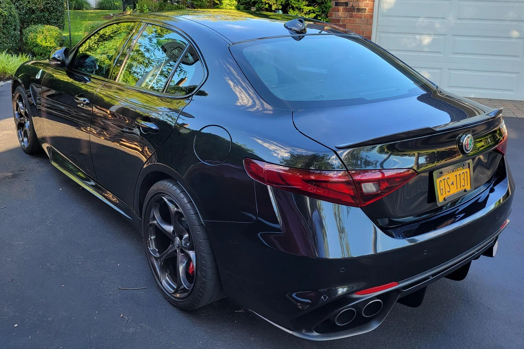 2017 Alfa Romeo Giulia Quadrifoglio - Image 4 of 31
