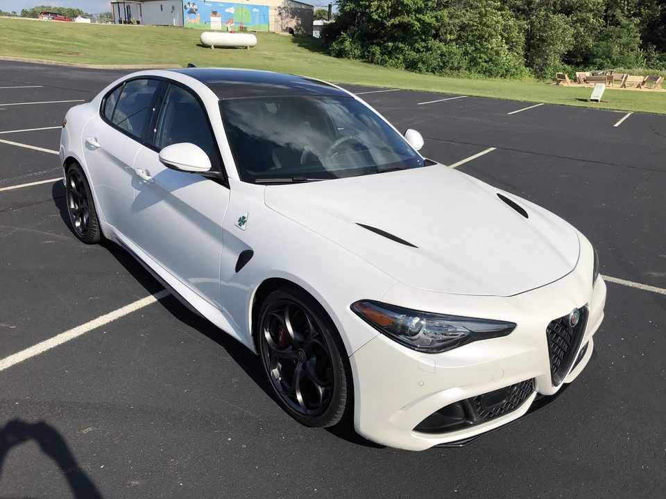 2017 Alfa Romeo Giulia Quadrifoglio - Image 4 of 31