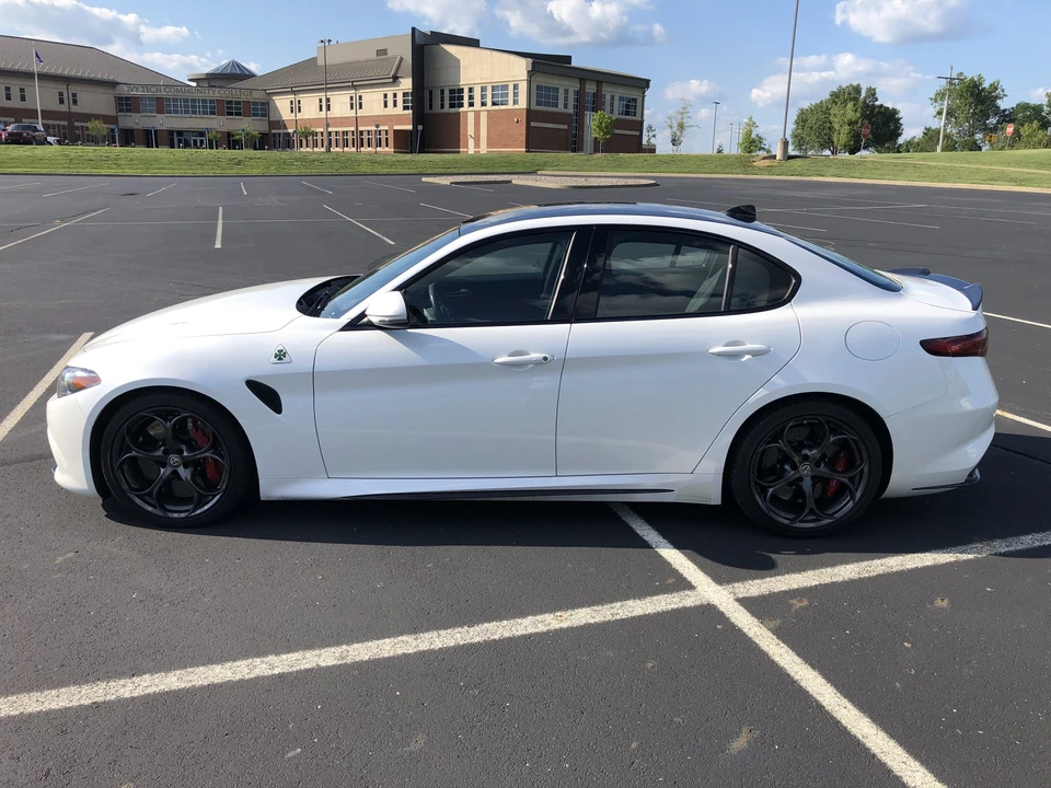 2017 Alfa Romeo Giulia Quadrifoglio - Image 9 of 31