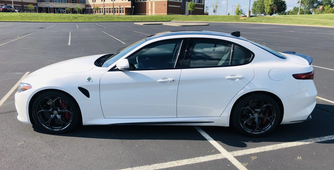 2017 Alfa Romeo Giulia Quadrifoglio - Image 10 of 31