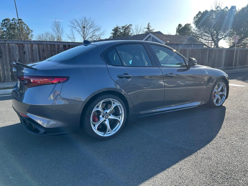 2017 Alfa Romeo Giulia Quadrifoglio - Image 17 of 31