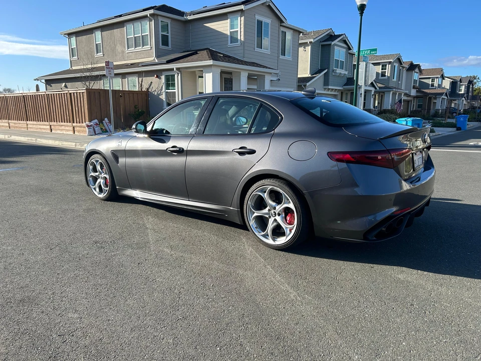 2017 Alfa Romeo Giulia Quadrifoglio - Image 13 of 31