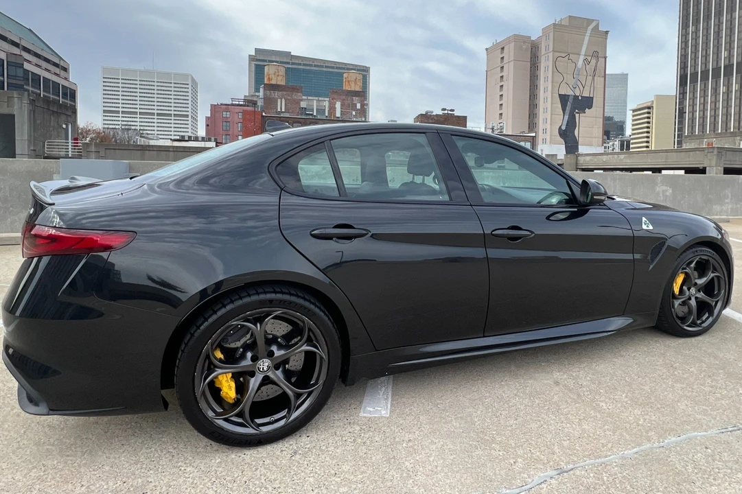 2017 Alfa Romeo Giulia Quadrifoglio - Image 13 of 31