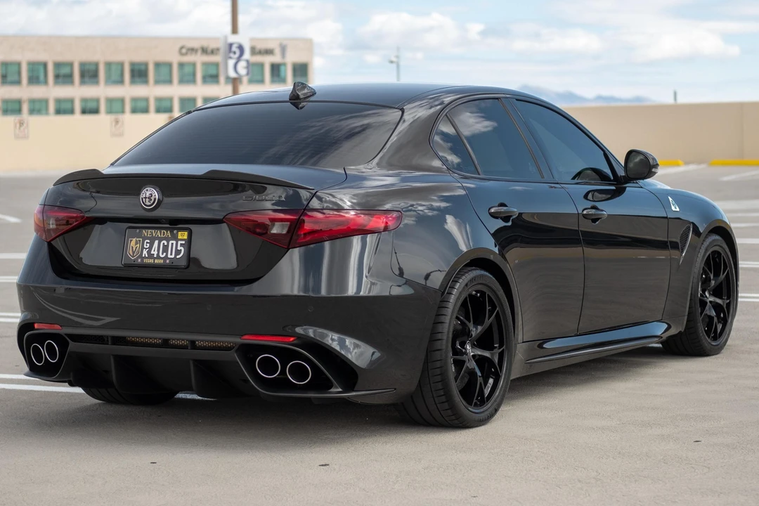 2017 Alfa Romeo Giulia Quadrifoglio - Image 4 of 31